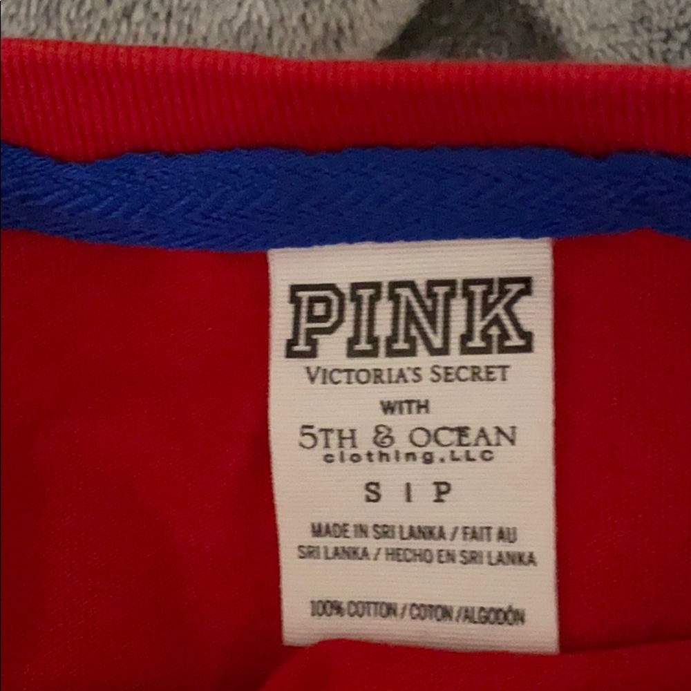 Fits like medium - Picture 2 of 3